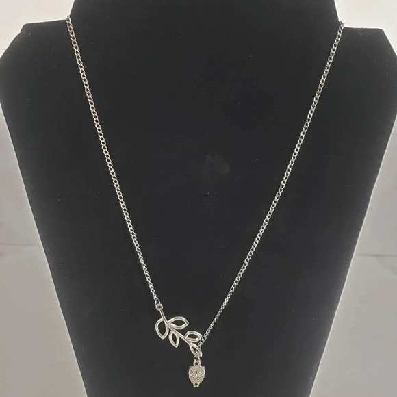 Womans Simple Little Owl/Leafy branch Lariat Silver  Toned Necklace. - Picture 1 of 4